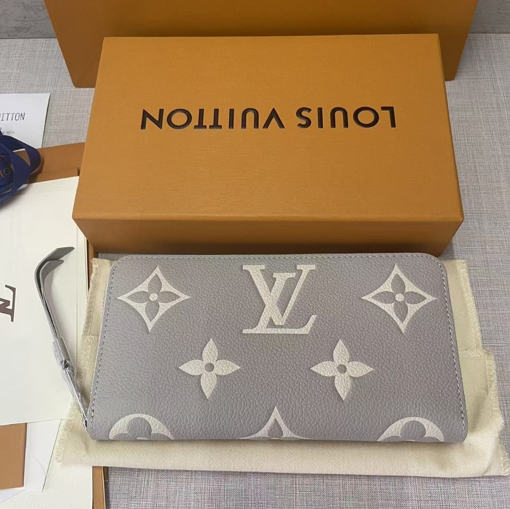 Louis Vuitton Monogram Zippy Wallet